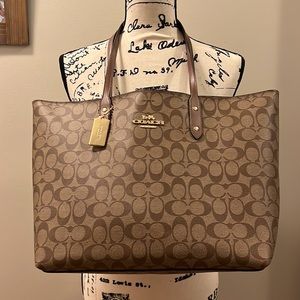 Coach Large Signature Tote